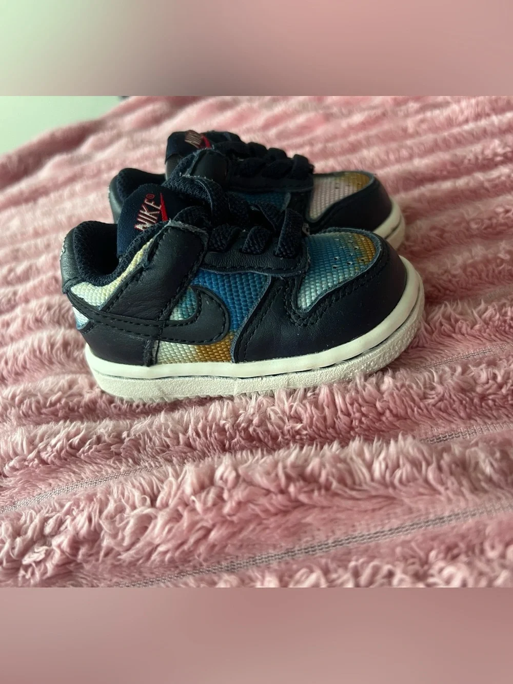 Nike Kids' Navy and Yellow Gradient Sneakers